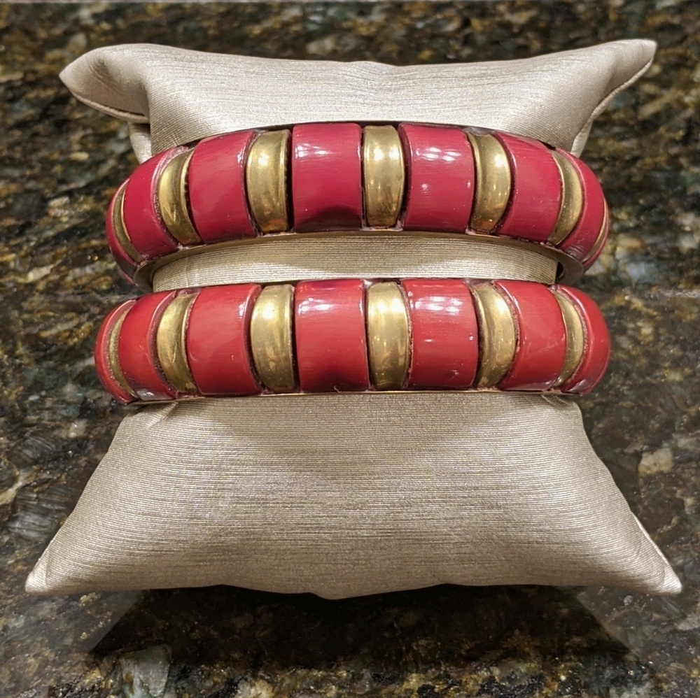 Set of 2 wide bangle bracelets